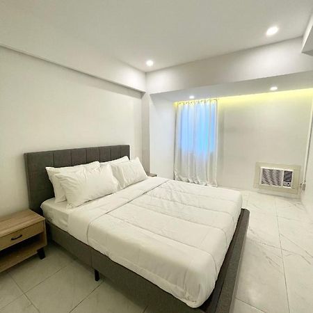Burgundy Guest Suite Manila Exterior photo