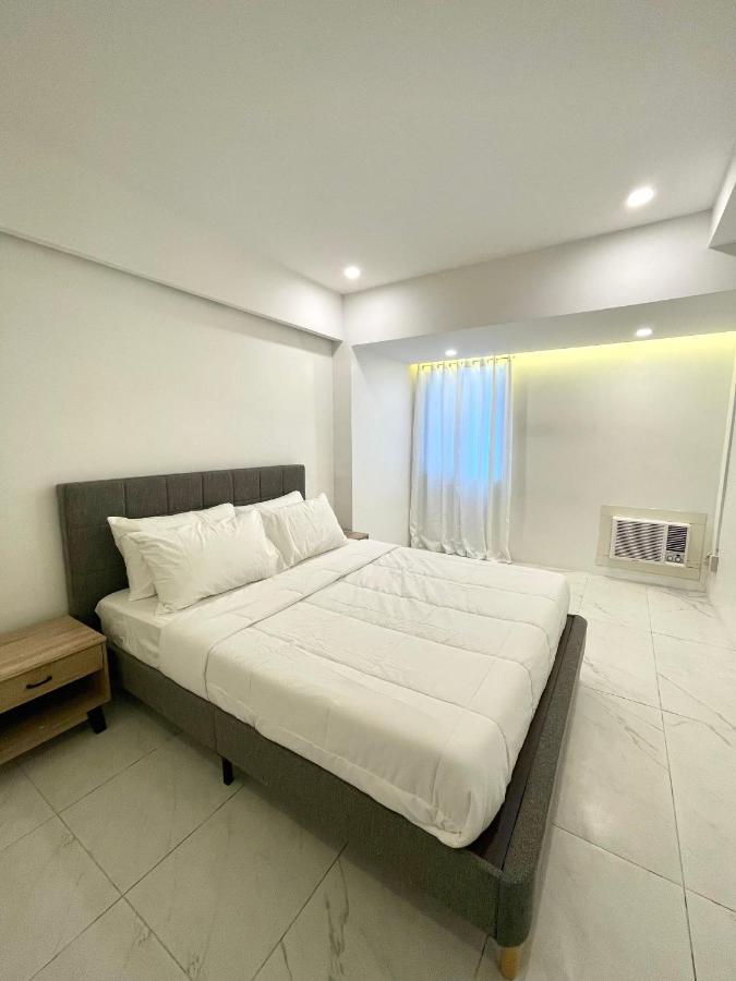 Burgundy Guest Suite Manila Exterior photo