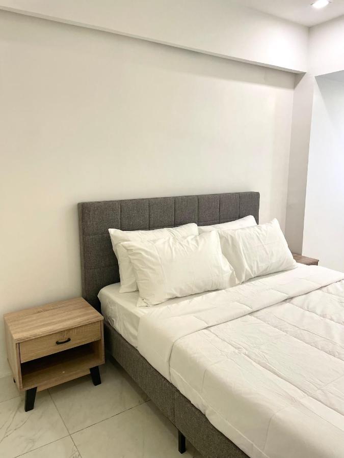 Burgundy Guest Suite Manila Exterior photo