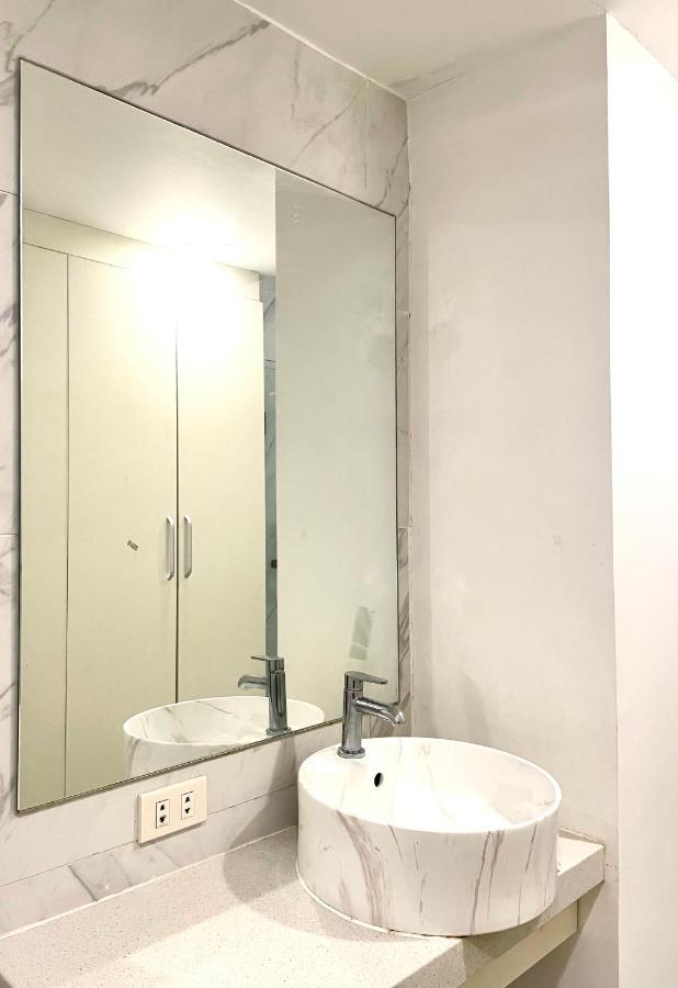 Burgundy Guest Suite Manila Exterior photo